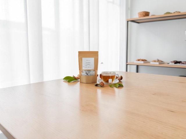 How Do You Choose Herbal Tea for a Breakfast Table?
