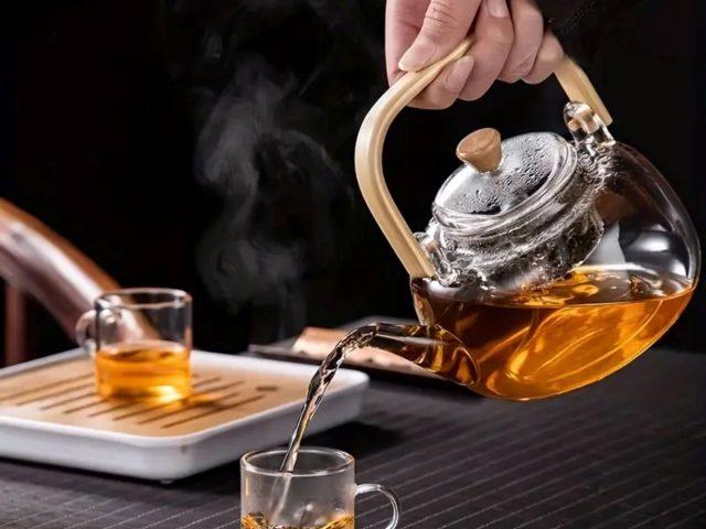 How Do You Build a Herbal Tea Menu for Guests?