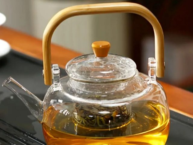 Types of Herbal Infusions: Leaf, Flower and Root Ingredients