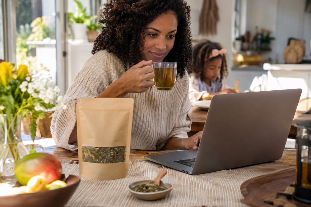 Buying Herbal Tea Online vs Visiting a Tea Shop